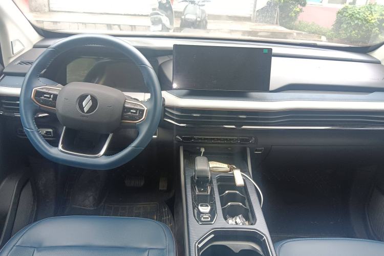 Used Livan 9 2023 470 km Leading Edition