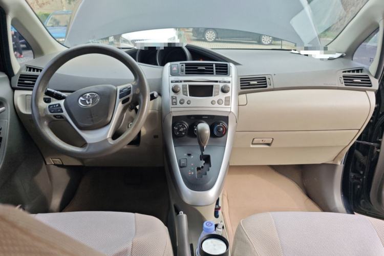 Used Toyota Verso 2011 180E CVT Elite Edition Center Console