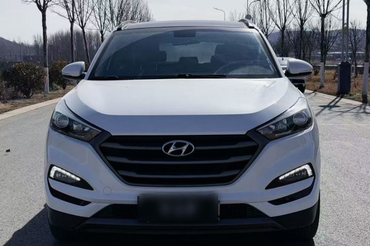 Used Hyundai Tucson 2015 1.6T Dual-Clutch Two-Wheel-Drive Smart Model Exterior 6