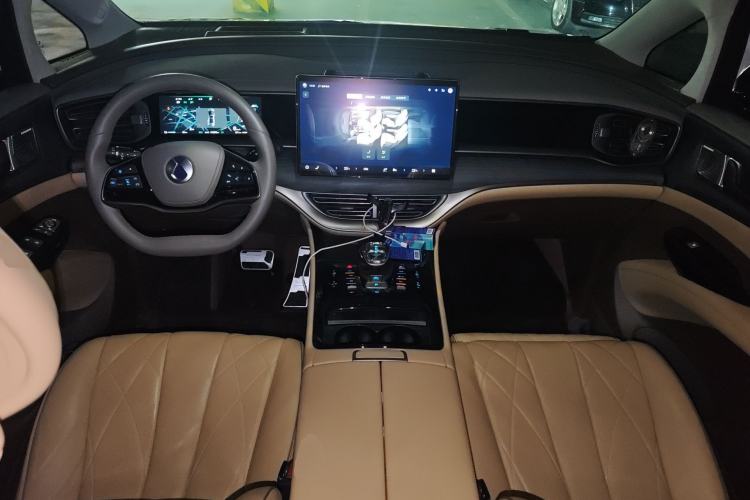 Used Denza D9 2022 DM-i 970 Four-Wheel Drive Flagship Model
