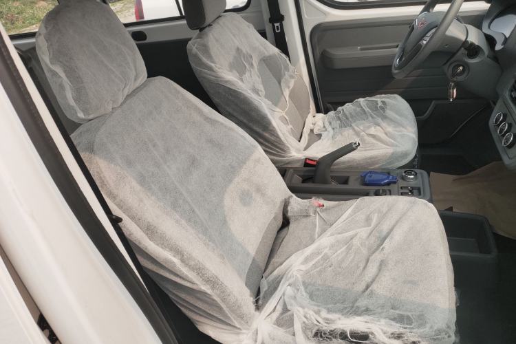 Used Wuling Yangguang 2024 300KM Comfort Version Passenger Van 75kW
