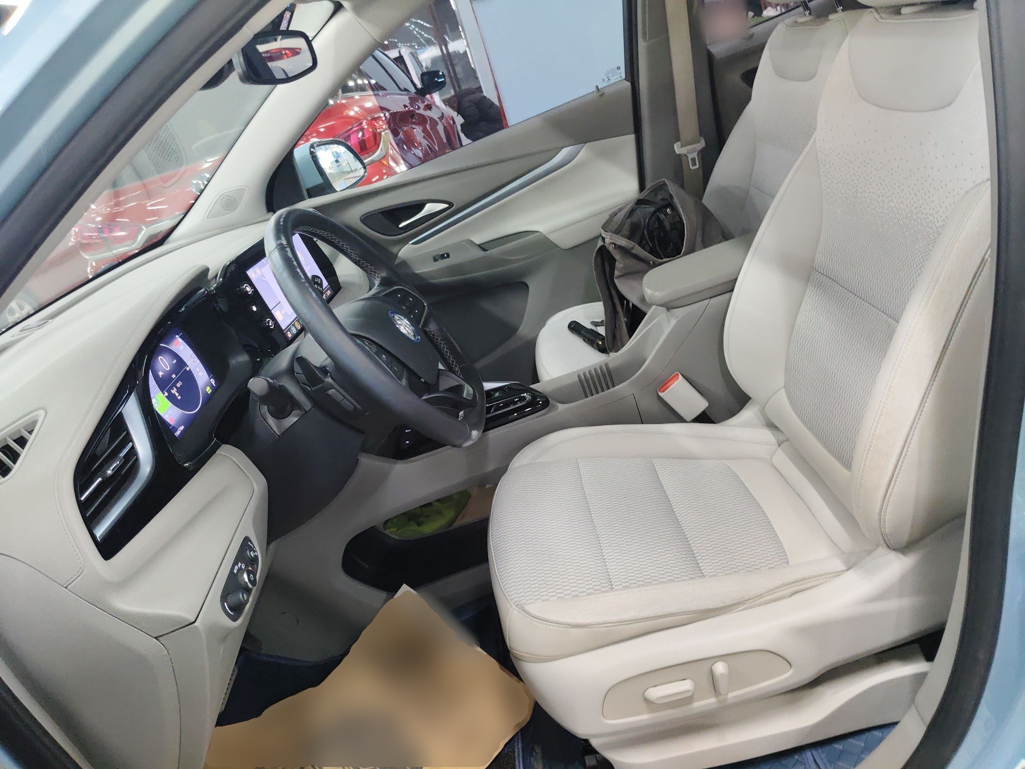 Переднее сиденье в автомобиле