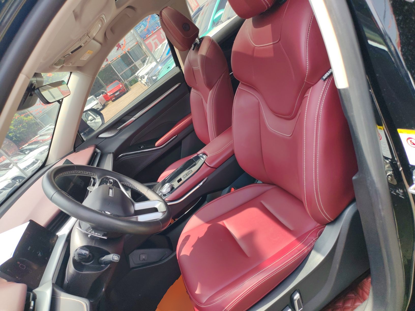 المقاعد الأمامية داخل السيارة