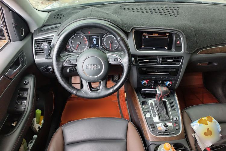 Used Audi Q5 2017 Plus 40 TFSI Comfort Model Steering Wheel