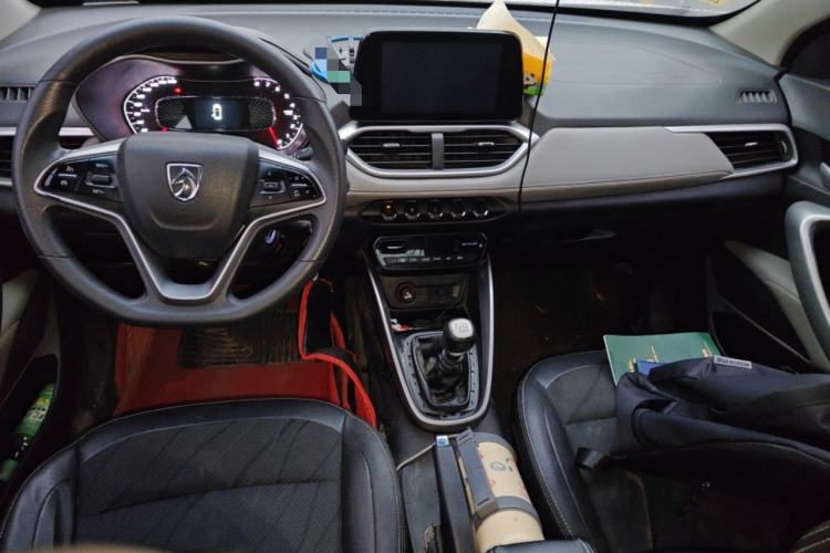 Used Baojun 510 2017 1.5L Manual Fashion Model Center Console