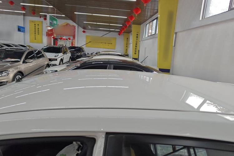 Used Venucia R50 2016 1.6L Manual Elite Edition
