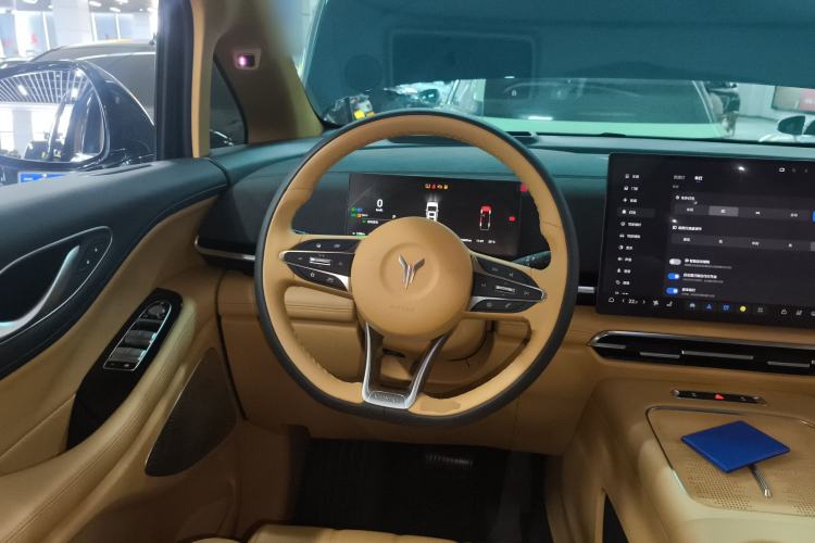 Used VOYAH Dream 2025 PHEV Four-Wheel Drive Prestige Kunpeng Edition Steering Wheel