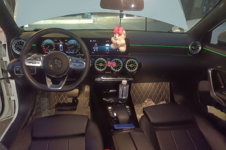 Used Mercedes-Benz A-Class 2022 Restyled A 200 L Sport Sedan Fashion Version Center Console