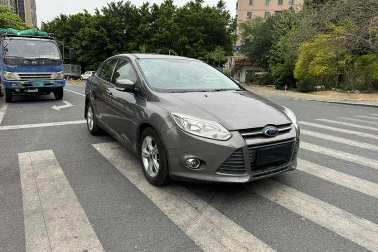 Used Ford Focus 2012 Sedan 1.6L Automatic Fashion Edition