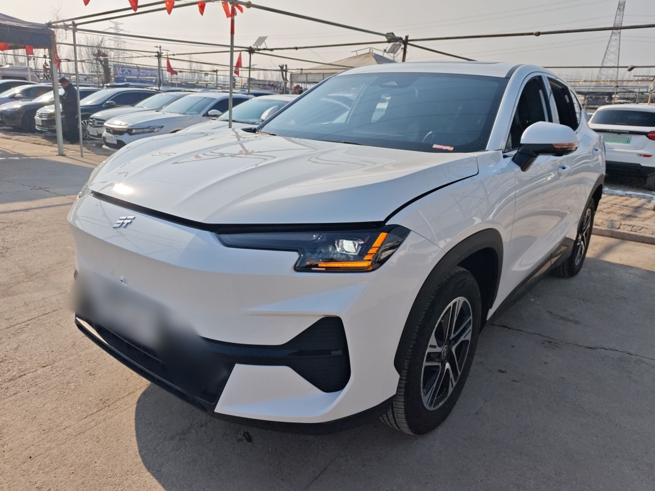 تحت مقدمة السيارة