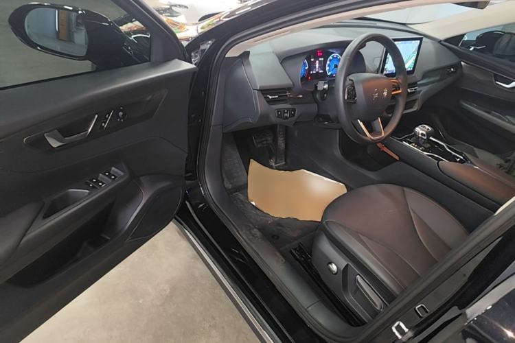 Used Hongqi E-QM5 2022 431 km Charge & Enjoy Edition Driver Seat