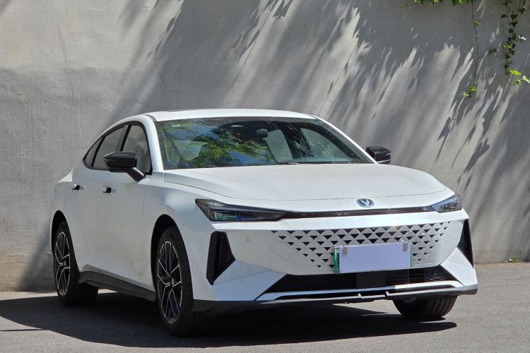 Used CHANGAN UNI-V iDD 2024 Blue Whale Smart Electric iDD 136km ZhiKu Model
