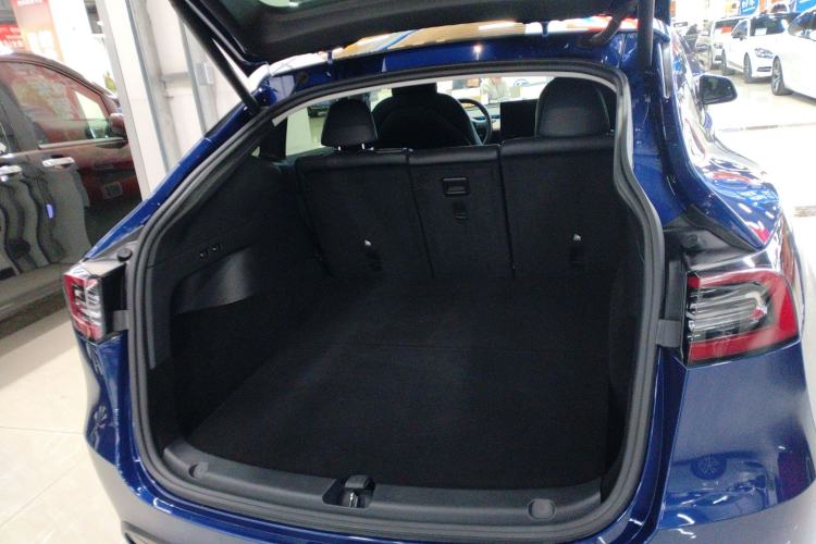 Used Tesla Model Y 2021 Standard Range Rear-Wheel Drive Version Trunk