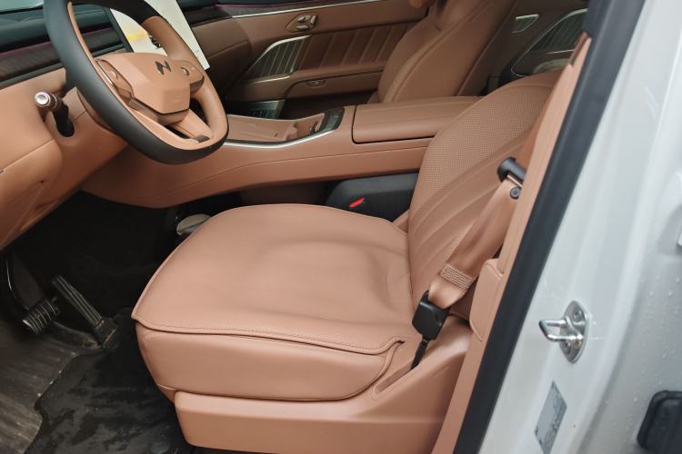 Used ONVO Luxeed L90 2025 Model—Ultra Six-Seater Version
