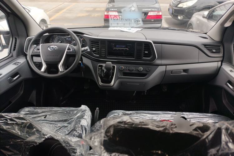 Used SAIC MAXUS Xintu V80 2024 Aotong Value Edition 6AMT Short Wheelbase Ultra-Low Roof 127 Ps 5/6 Seats
