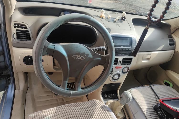 Used Chery Fengyun 2 2010 Hatchback 1.5L Powerful Model Center Console