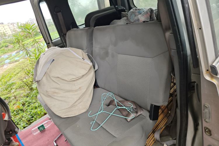 Used Dongfeng Shuaike 2013 Revised Version 1.5L Manual Standard Edition 7 Seats China IV Standard Left Rear Seat