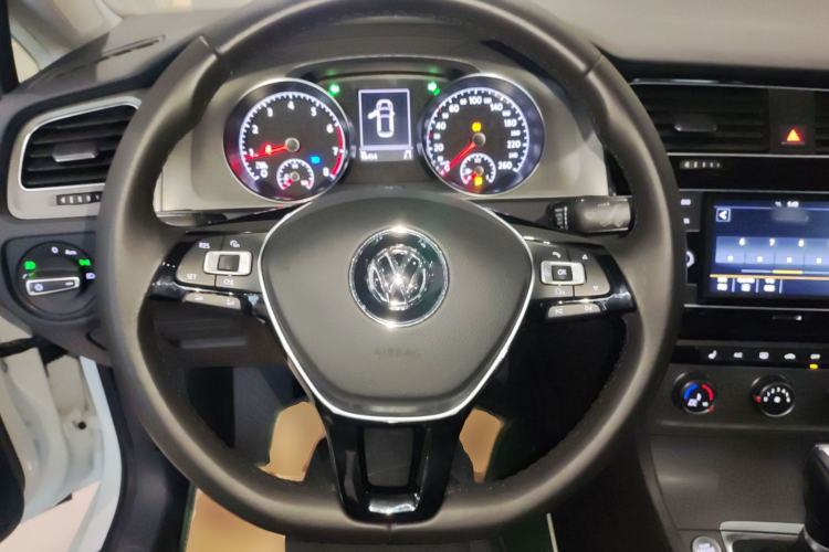 Used Volkswagen Golf 2016 230TSI Automatic Luxury Version Steering Wheel