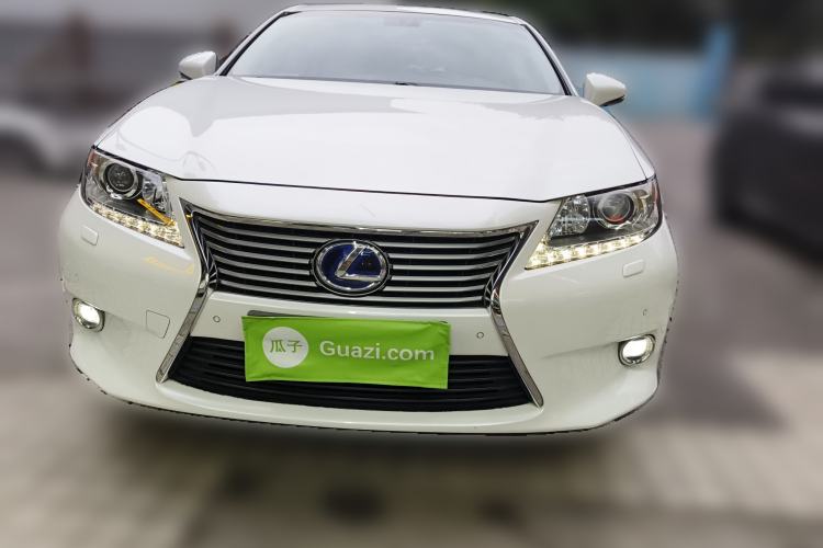 Used Lexus ES 2013 300h Elite Edition