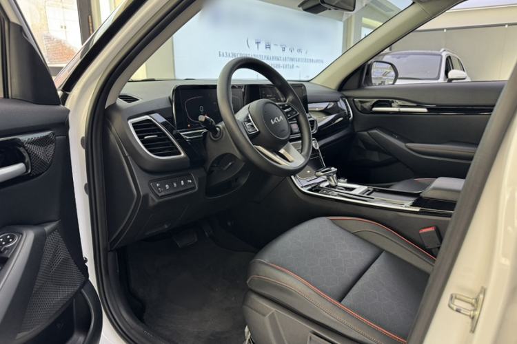 Used Kia Seltos 2023 1.5L CVT Luxury Edition Interior 2