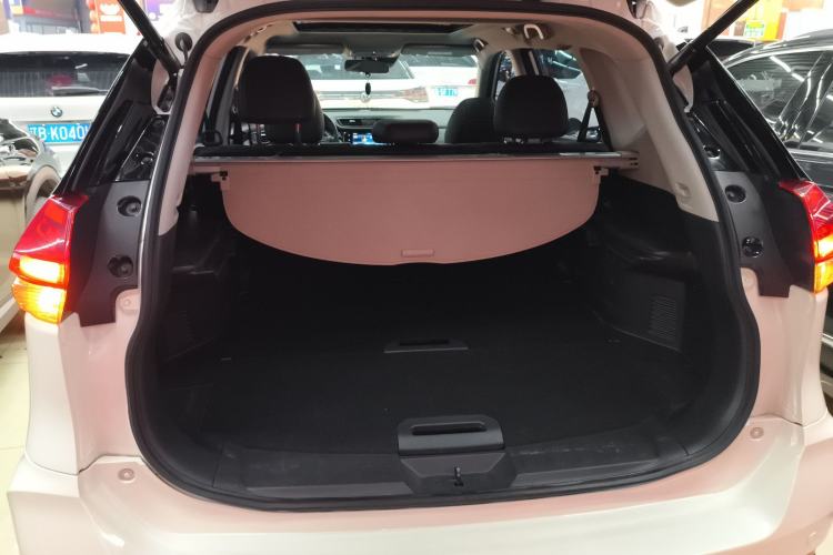 Used Nissan X-Trail 2019 2.5L CVT Smart Connect Luxury Edition 4WD
