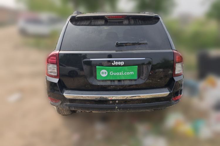 Used Jeep Compass 2014 2.4L four-wheel drive sport version Trunk