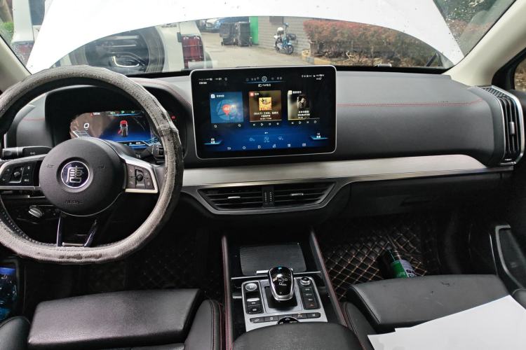 Used BYD Tang New Energy 2018 DM 2.0T All-Wheel Drive Smart Connect Genesis Edition 7 Seats China V Emission Standard Center Console