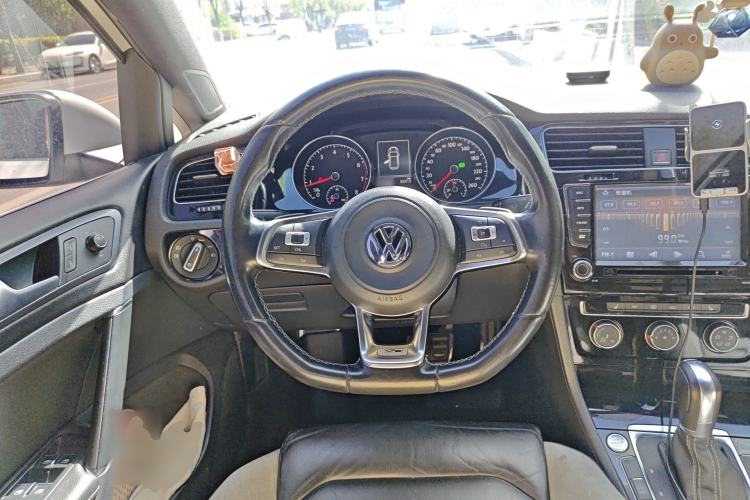 Used Volkswagen Golf 2016 1.4TSI Automatic R-Line
