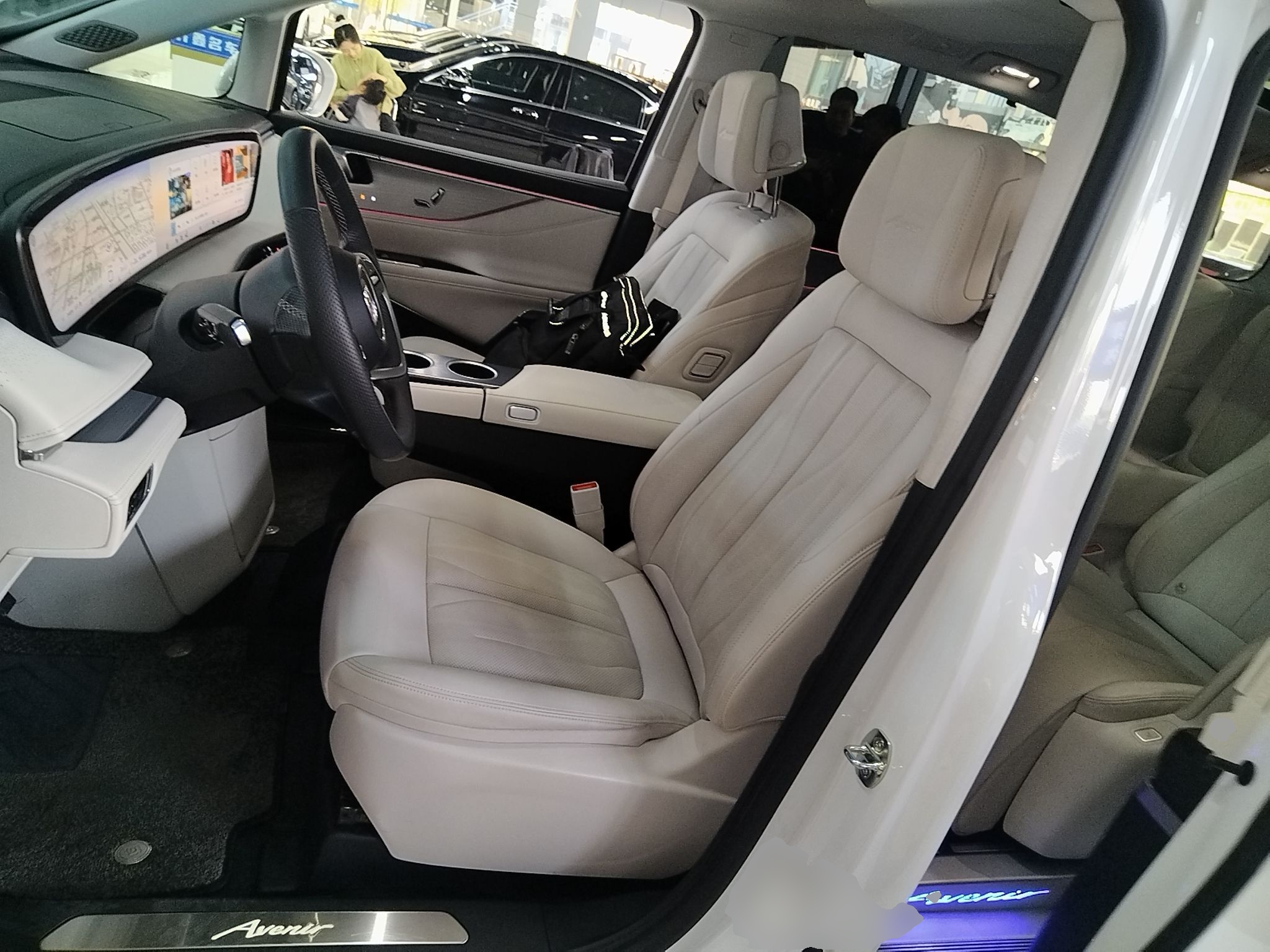 Переднее сиденье в автомобиле