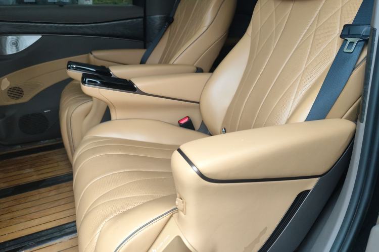 Used Denza D9 2022 DM-i 1040 Prestige Model