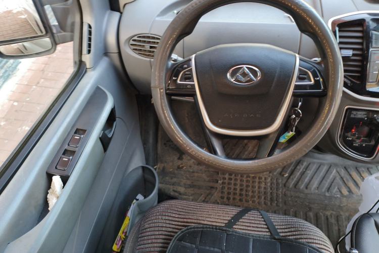 Used SAIC MAXUS Xintu V80 2018 2.5T AMT Aoyuntong Short Wheelbase Mid-Roof 5-6 Seater
