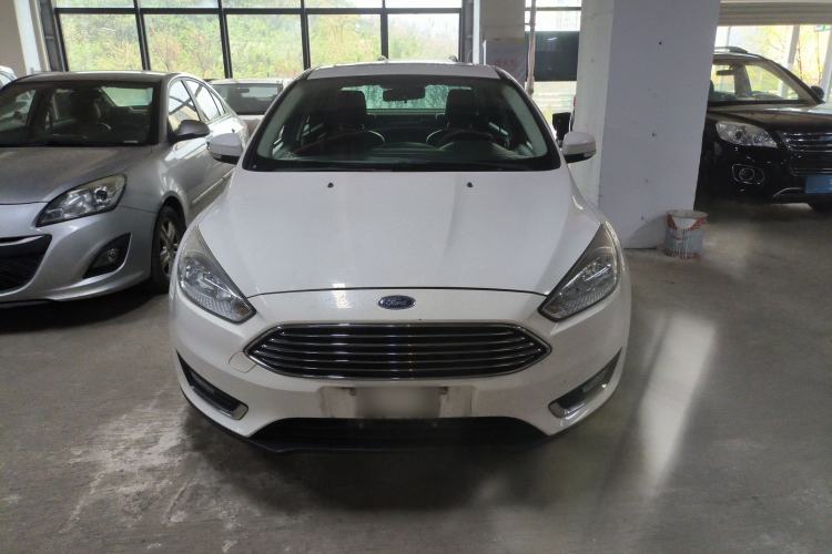 Used Ford Focus 2015 Sedan 1.6L Manual Fashion Edition
