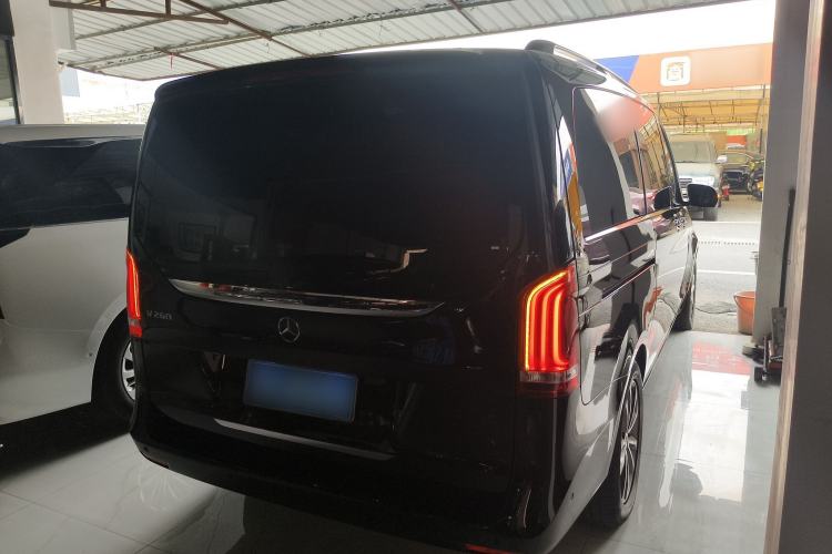 Used Mercedes-Benz V-Class 2021 V 260 Avantgarde Edition Rear Right 45 Deg