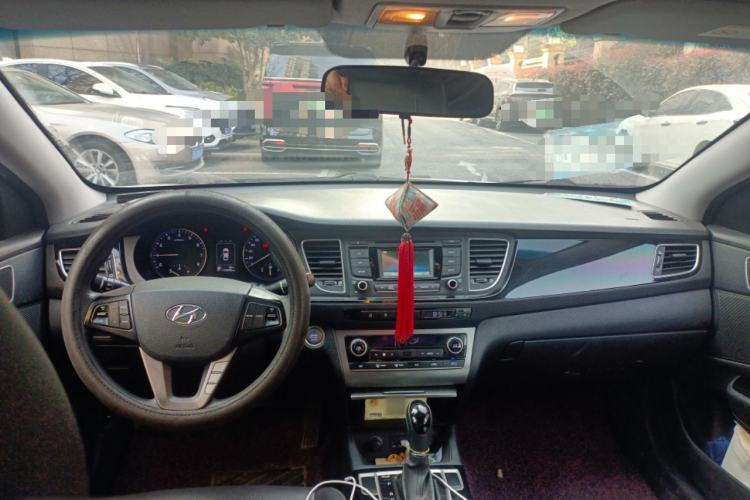 Used Hyundai Mistra 2014 1.8L Automatic Smart GLS Interior 2