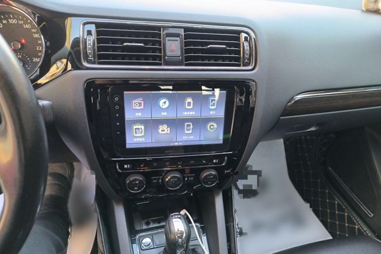 Used Volkswagen Sagitar 2015 230TSI Automatic Luxury Model
