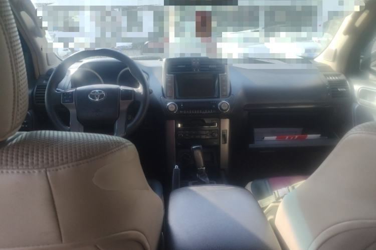 Used Toyota Prado 2010 2.7L Automatic Deluxe Edition Center Console