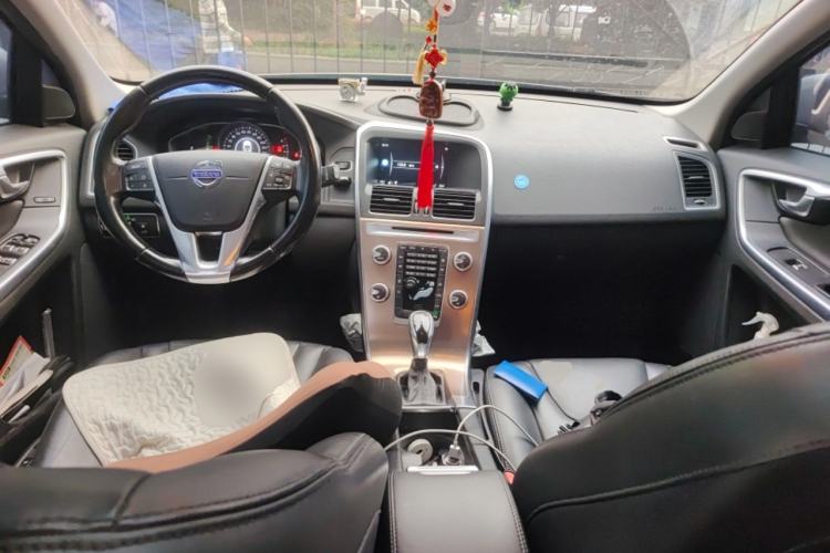 Used Volvo XC60 2016 T5 Smart Upgrade Model Center Console