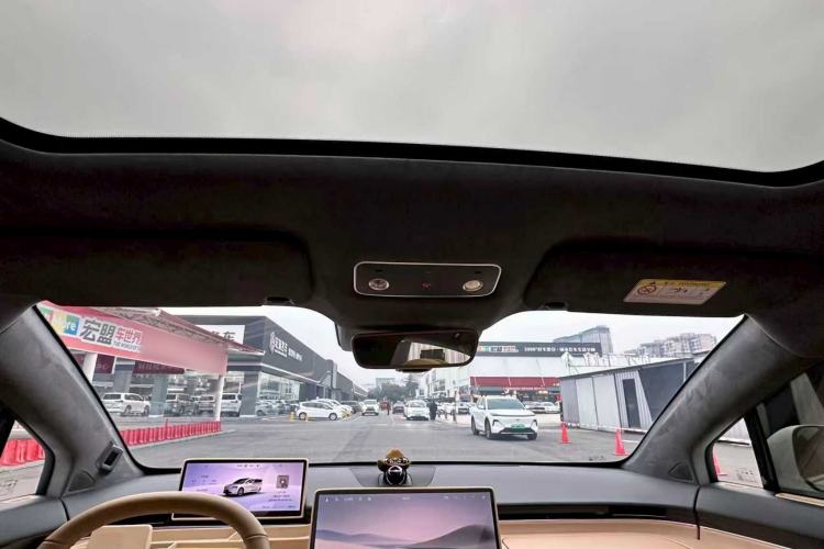 Used Hima Luxeed R7 2024 All-Electric 802 km Max
