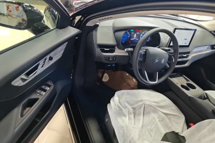 Used Hongqi E-QM5 2025 500km Range Commuter Version
