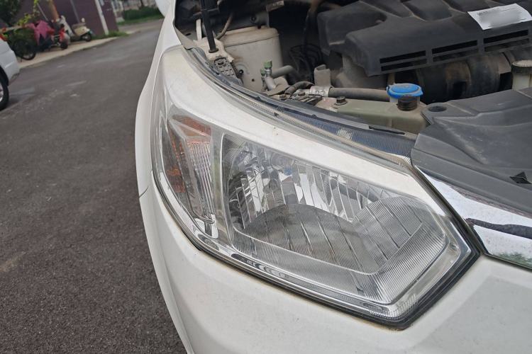 Used Venucia R50 2013 1.6L Automatic Fashion Edition
