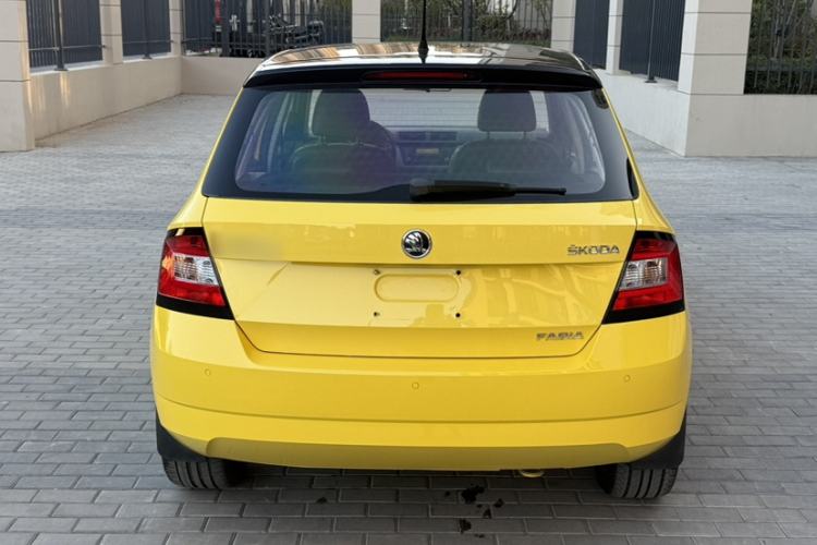 Used Skoda Fabia 2015 1.6L Automatic Sport Edition
