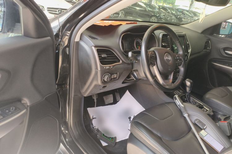 Used Jeep Cherokee 2019 2.0T Two-Wheel Drive Smart Enjoyment Version China VI