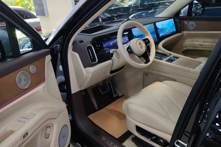 Used Hima AITO M9 2025 Extended-Range Ultra Version 52 kWh 6-Seater Driver Seat