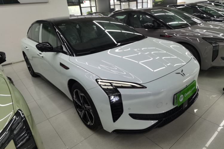 Used Hongqi EH7 2024 640 Pro+ All-Wheel Drive Front Right 45 Deg