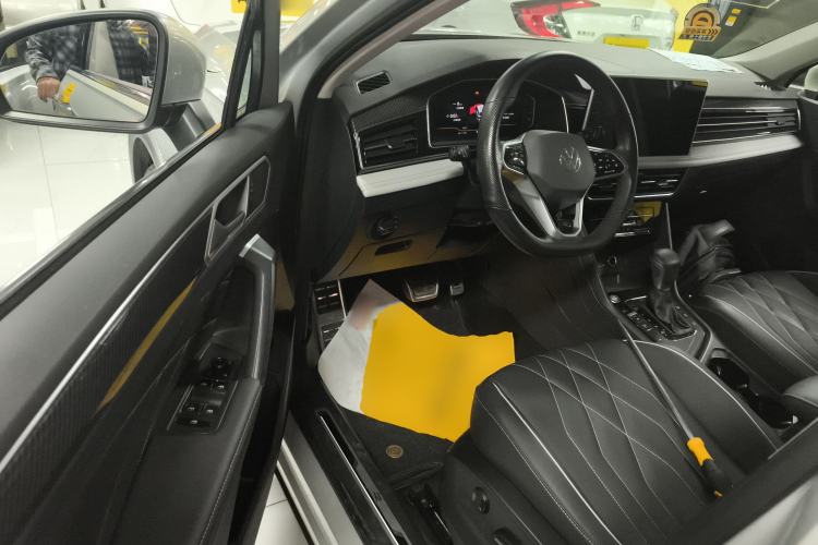 Used Volkswagen Tiguan L 2023 Restyled 330TSI Automatic Two-Wheel Drive R-Line Enhanced Comfort Version
