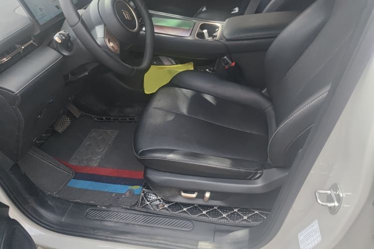 Used Baojun Yunhai 2024 140km Plug-in Hybrid Version Left Front Seat