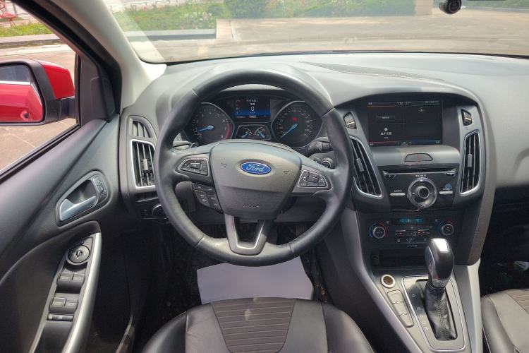 Used Ford Focus 2015 Hatchback EcoBoost 180 Automatic Sport Model Steering Wheel