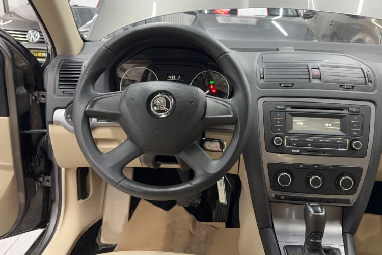 Used Skoda Octavia 2015 Classic Model 1.6L Automatic Yijie Version
