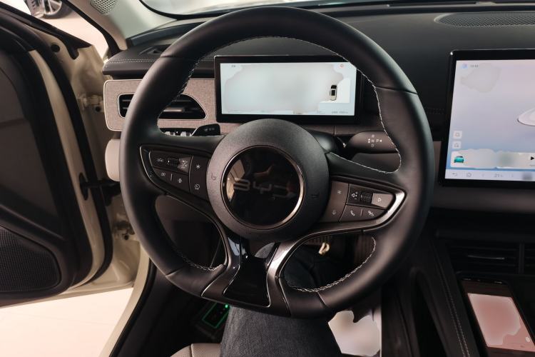 Used BYD Seal 06 DM-i Touring 2025 Model DM-i 150KM Deluxe Steering Wheel