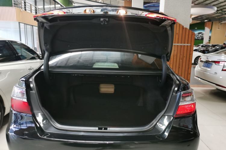 Used Toyota Camry 2016 2.0G 10th Anniversary Leading Edition Trunk